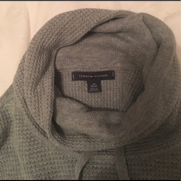 Tommy Hilfigre Turtle Neck - Picture 3 of 3
